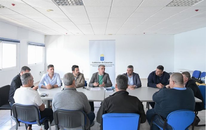 El Gobierno anuncia ayudas directas para afrontar las pérdidas de la actividad de los atuneros cañeros en las islas