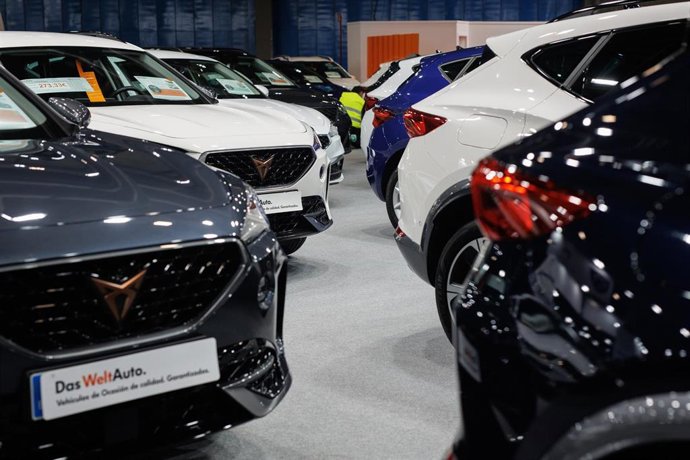 Archivo - Varios coches en el Salón del Vehículo de Ocasión 2023, en el Recinto Ferial de IFEMA MADRID
