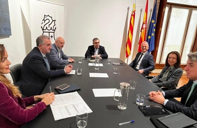 El conseller d'Economia, Hisenda i Administració Pública, José Antonio Rovira, en la reunió amb el Col·legi de Registradors de la Propietat, Mercantils i de Béns Mobles.