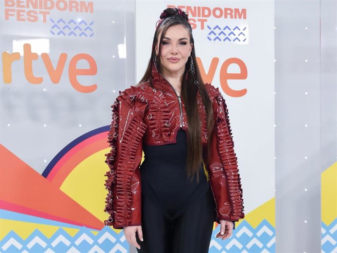 La presentadora Inés Hernand durante una rueda de prensa, a 8 de enero de 2026, en Madrid (España). El festival se celebrará entre el 10 y el 14 de febrero en la ciudad alicantina de Benidorm.