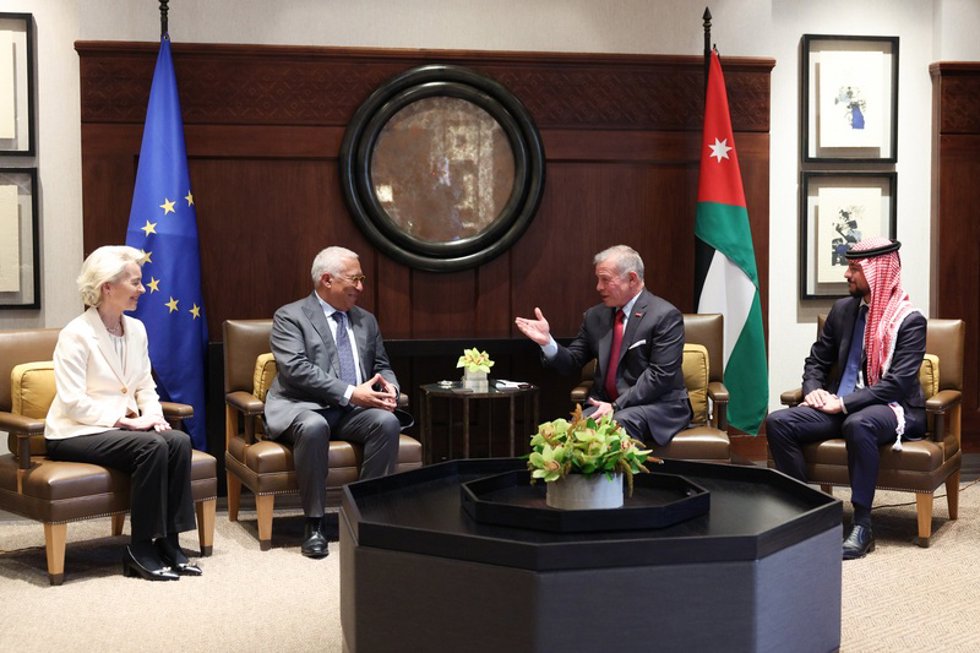 La presidenta de la Comisión Europea, Ursula Von der Leyen; el presidente del Consejo Europeo, António Costa; el rey de Jordania, Abdalá II, y el príncipe heredero, Al Hussein Bin Abdalá II.