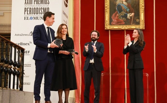 Letizia entrega los Premios Internacionales de Periodismo de El Mundo a Emma Tucker y Laurent Richard