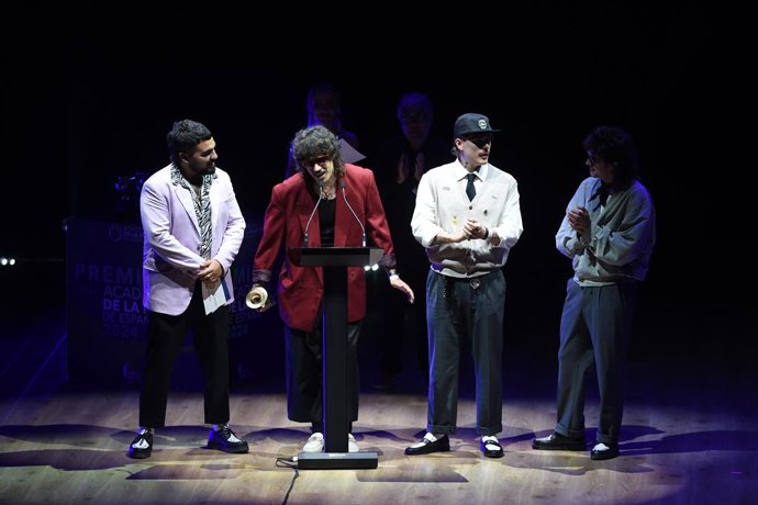 Archivo - El grupo La Plazuela recoge el premio a Mejor Álbum de Música Alternativa durante la entrega de Premios de la Academia de la Música de España 2024, en el Palacio Municipal de IFEMA Madrid, a 10 de junio de 2024, en Madrid (España). Los Premios d