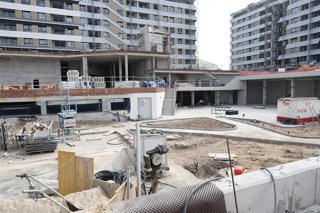 Archivo - Materiales de construcción en una obra