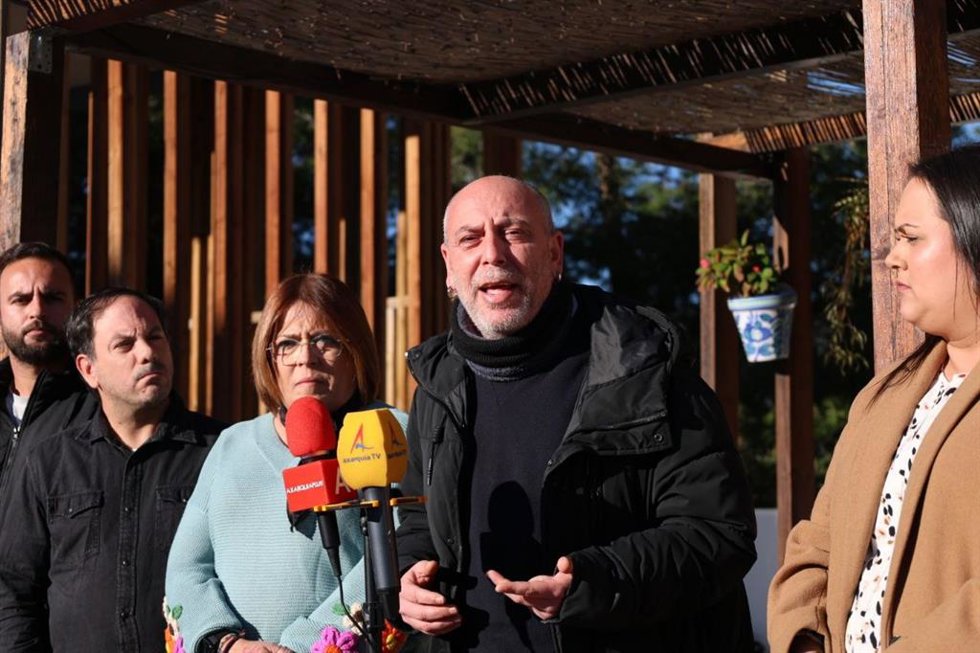 El candidato de Por Andalucía, Ernesto Alba, en Almáchar.