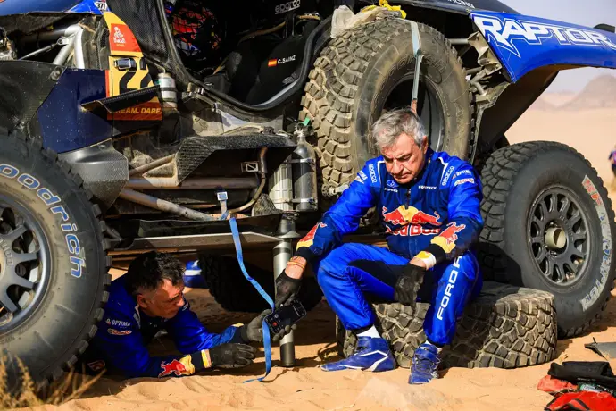 El piloto español Carlos Sainz (Ford), en el Rally Dakar 2026. - FLORENT GOODEN / DPPI Media / AFP7