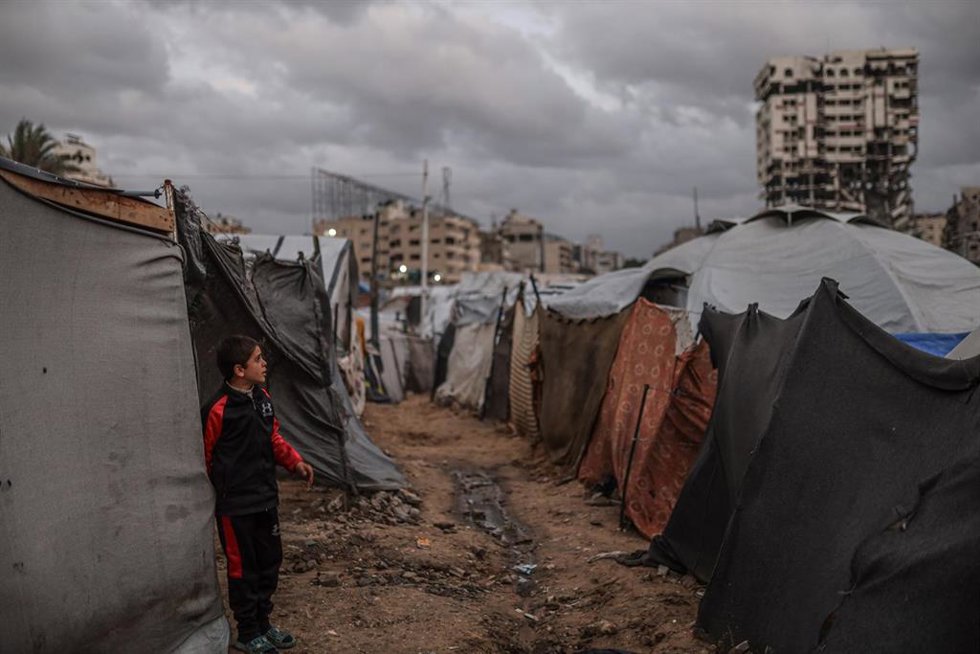 Tiendas de campaña de desplazados palestinos en la Franja de Gaza