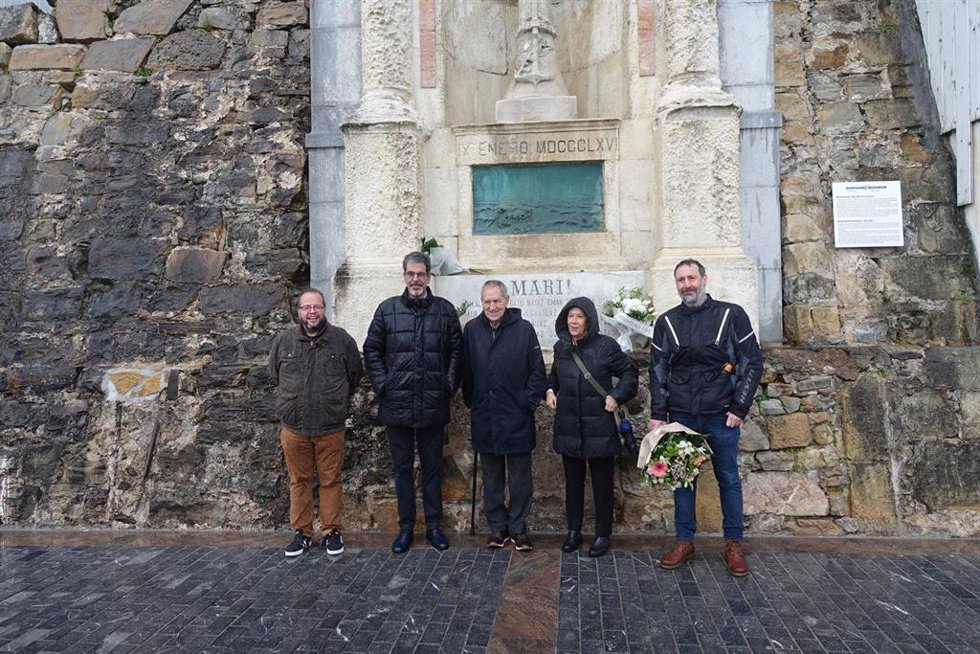 Archivo - El Aquarium de San Sebastián homenajea con una ofrenda floral al marino Aita Mari y a la Escuela de Pesca en 2025