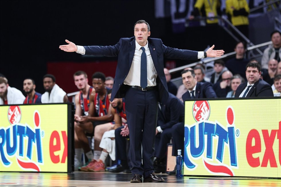 Paolo Galbiati, entrenador del Kosner Baskonia, durante un partido