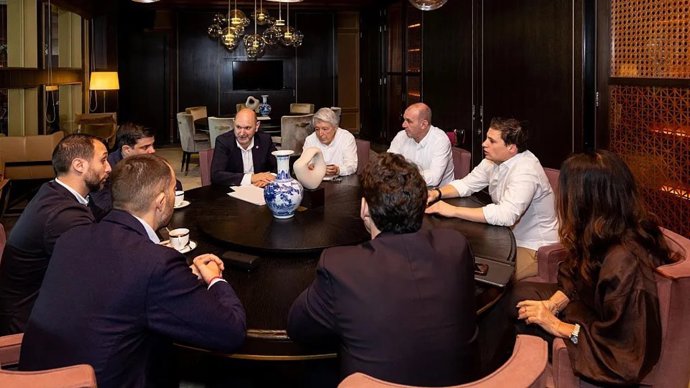 Louzán mantiene encuentros institucionales con Real Madrid y Atlético