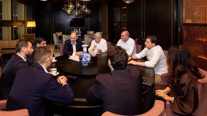 Louzán mantiene encuentros institucionales con Real Madrid y Atlético