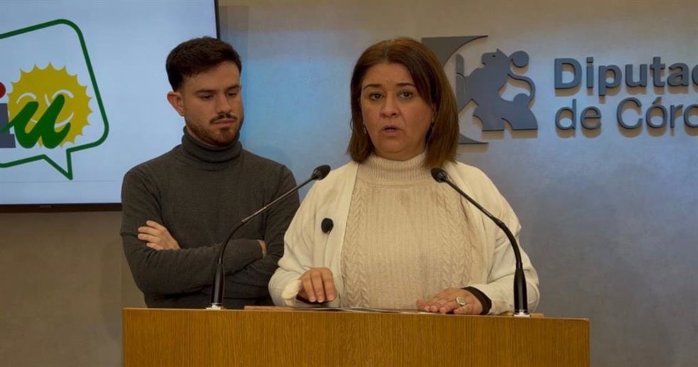 La portavoz de IU en la Diputación de Córdoba, Irene Ruiz, y el diputado de la formación José Manuel Cobo.