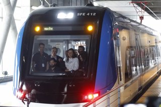 Valparaiso, 8 de enero 2026 El Presidente de la Republica, Gabriel Boric, encabeza visita inspectiva e inicio de pruebas de los nuevos trenes del Tren Limache-Puerto de EFE en la Estacion Puerto Sebastian Cisternas/ Aton Chile