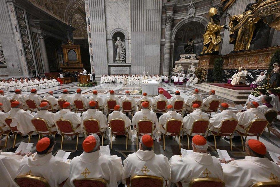 Misa del Papa con los cardenales en el consistorio extraordinario.