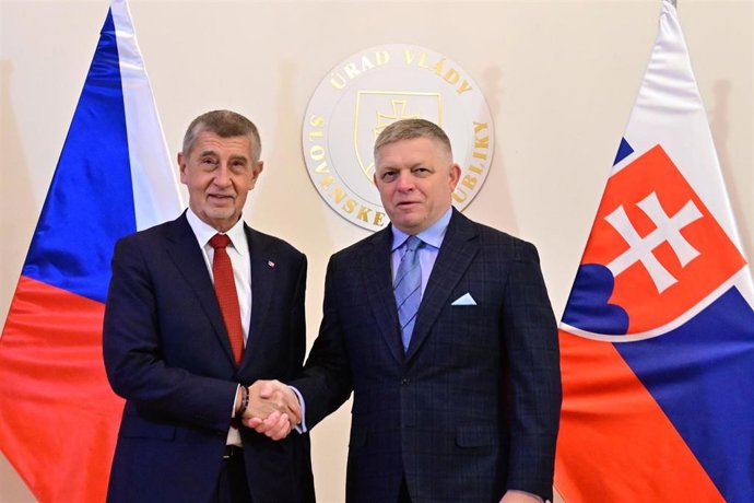 Los primeros ministro de República Checa, Andrej Babis, y de Eslovaquia, Robert Fico. 