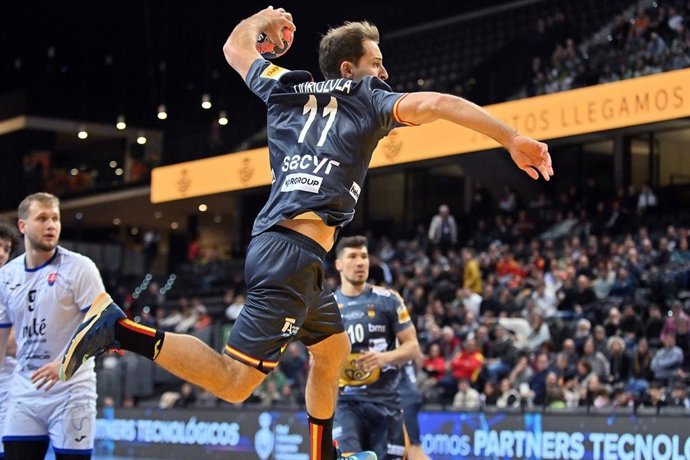 Kauldi Odriozola, durante un partido con la selección española de balonmano.