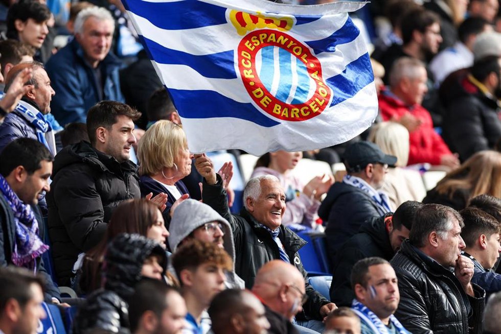 Archivo - February 25, 2023, Cornella, Spain: RCDE Flag during the Liga match between RCD Espanyol and RCD Mallorca at RCDE Stadium in Cornella, Spain.