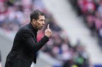 Simeone: "Las cosas que pasan en el campo se terminan dentro del campo"