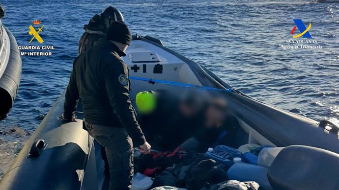 Intervenidas cuatro narcolanchas y 7.800 litros de combustible ante la costa de Punta Umbría (Huelva) con 14 detenidos