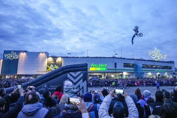 Exhibición de Freestyle Motocross en Vallsur (año 2025)