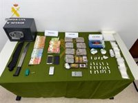 Dos detenidos con cinco kilos de cocaína y hachís para su venta en municipios de la Sierra Norte de Sevilla y Badajoz