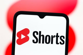 Archivo - Ilustración de Shorts en Youtube