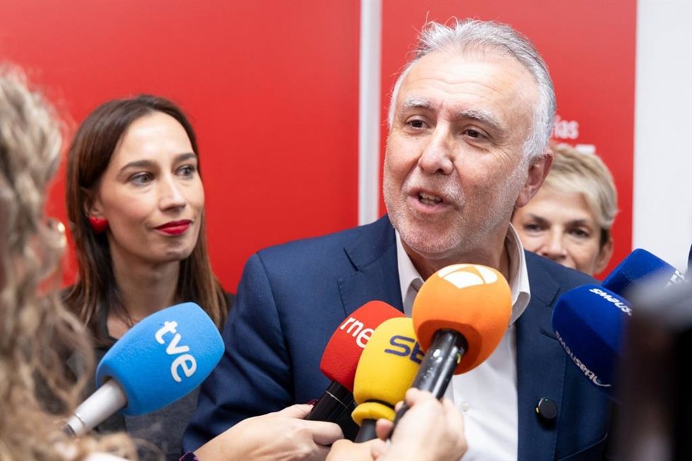 El secretario general del PSOE Canarias, Ángel Víctor Torres