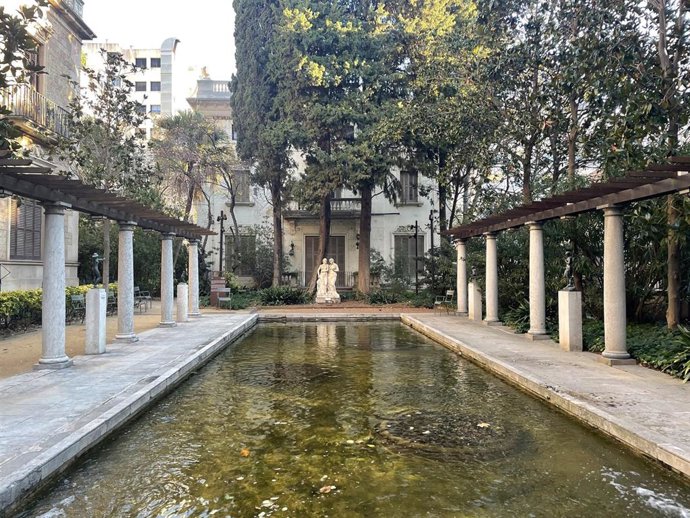 Fachada de la Torre Avenir en la finca Muñoz Ramonet de Barcelona