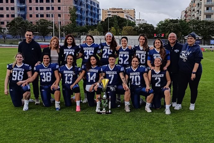Imagen del Barberá Rookies tras la final de la Liga Nacional Femenina de Fútbol Americano 2024-2025