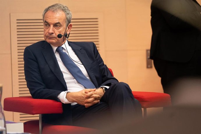 Archivo - El expresidente del Gobierno José Luis Rodríguez Zapatero interviene durante una jornada dedicada a las políticas de diversidad e inclusión, a 30 de septiembre de 2025, en Oviedo, Asturias (España).