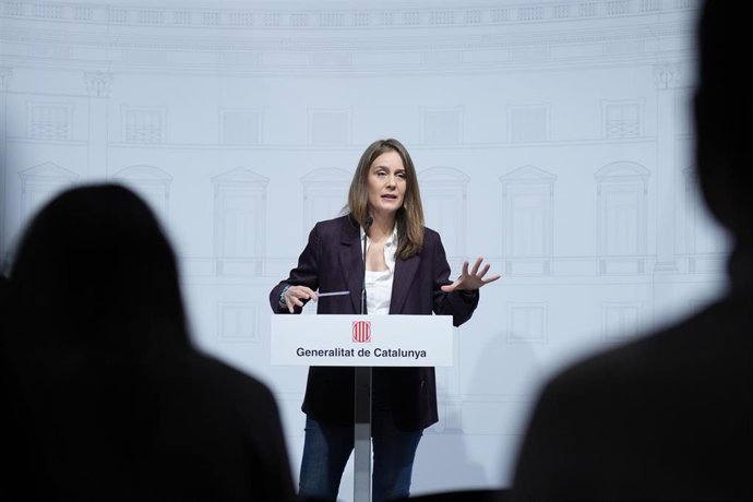La presidenta de los Comuns en el Parlament, Jéssica Albiach, en una rueda de prensa en el Palau de la Generalitat, tras reunirse con el presidente, Salvador Illa, tras el acuerdo para la financiación autonómica