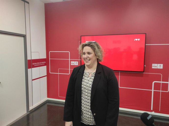 La secretaria de Organización del PSN, Esther Iso, en una convocatoria con medios de comunicación.