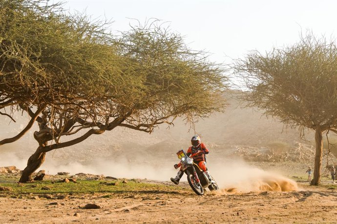01 SANDERS Daniel (AUS), Red Bull KTM Factory Racing, KTM, Rally GP, FIM W2RC, ação durante a Etapa 1 do Dakar 2026, em 4 de janeiro de 2026, nos arredores de Yanbu, Arábia Saudita - Foto: Frederic LE FLOC'H / DPPI