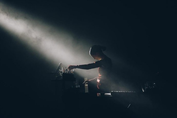 Archivo - Claraguilar presenta Figura, un espectáculo de luces y música electrónica en Teatros del Canal