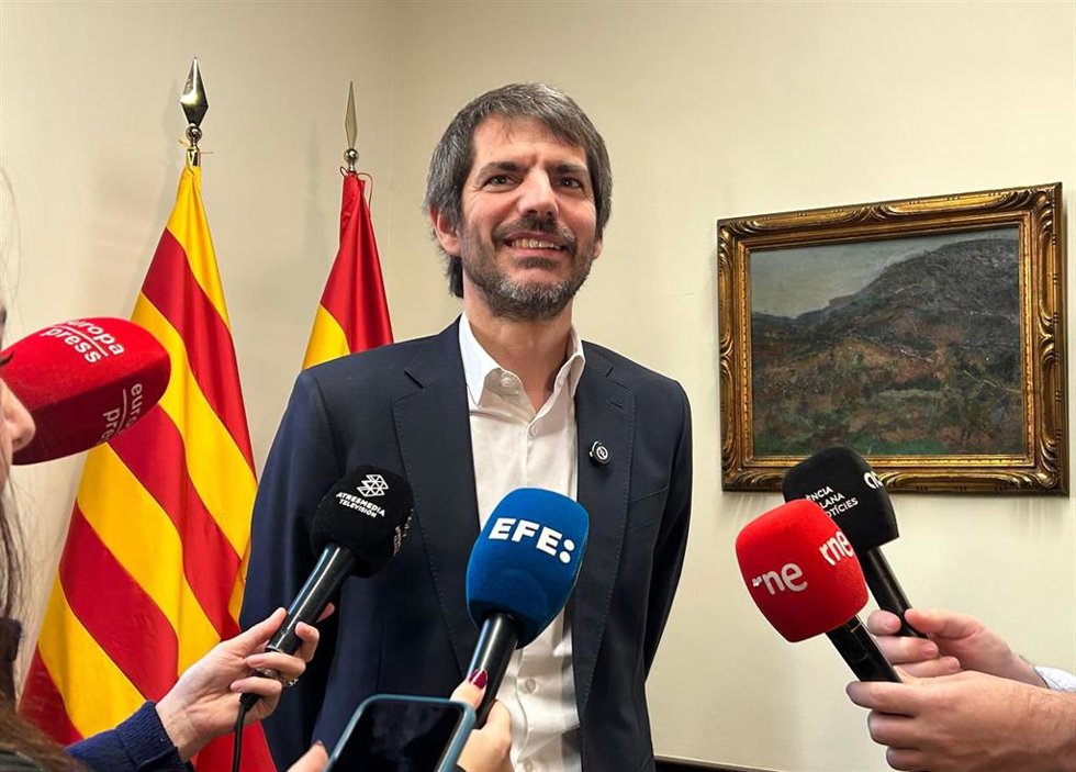 El portavoz de Sumar y ministro de Cultura, Ernest Urtasun, en declaraciones a periodistas en la Delegación del Gobierno en Catalunya, en Barcelona