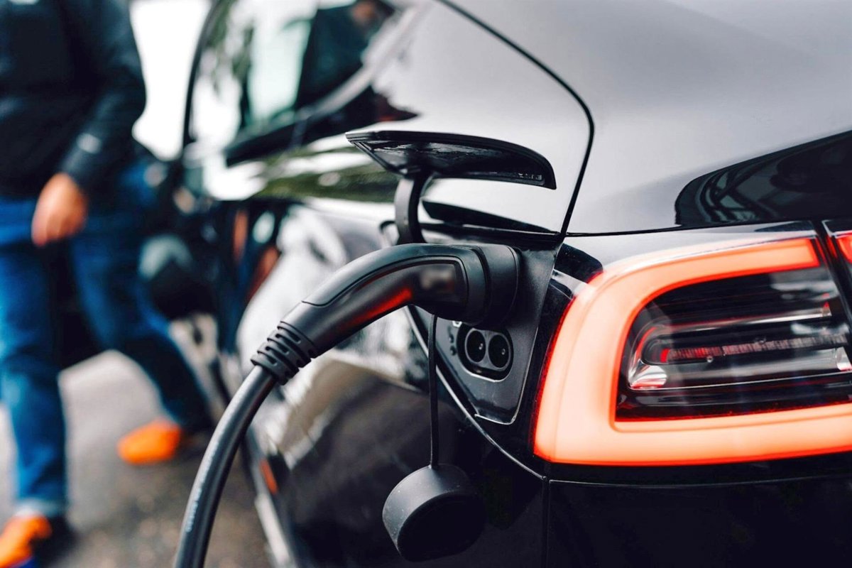 Las infraestructuras de recarga pública alcanzan los 50.000 puntos operativos en 2025, un 10,2% más