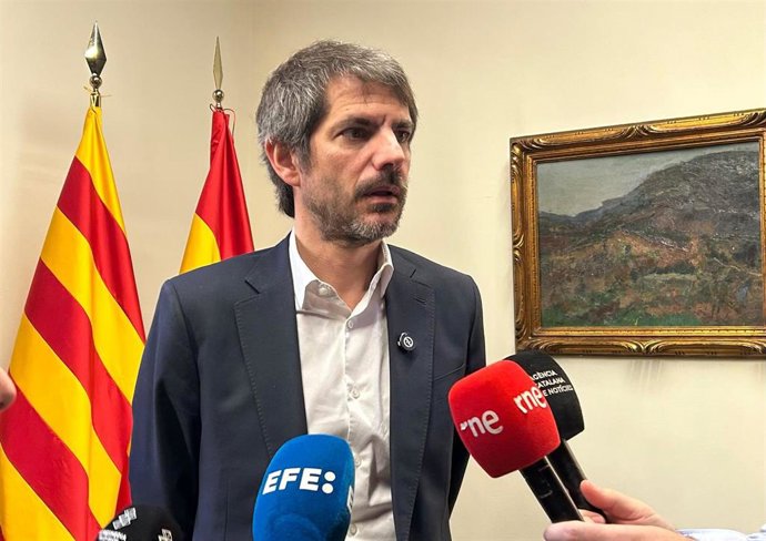El portavoz de Sumar y ministro de Cultura, Ernest Urtasun, en declaraciones a periodistas en la Delegación del Gobierno en Catalunya, en Barcelona