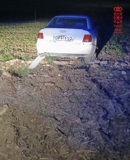 Salida de vía del vehículo tras la persecución por las calles de Olite.