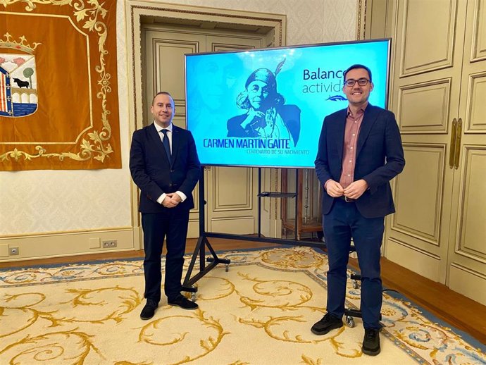 El concejal de Educación, Luis Sánchez (i), junto al de Cultura y Turismo, Ángel Fernández (d).