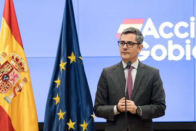 El ministro de la Presidencia, Justicia y Relaciones con las Cortes, Félix Bolaños, ofrece una rueda de prensa tras la firma del acuerdo, en el Palacio de Parcent, a 8 de enero de 2026, en Madrid (España). El Gobierno, la Conferencia Episcopal Española y 