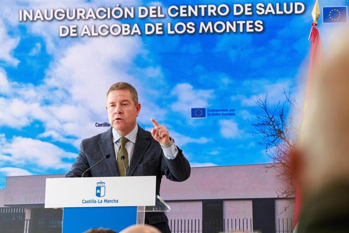 El presidente regional, Emiliano García-Page, inaugura, el nuevo Centro de Salud de Alcoba de los Montes.
