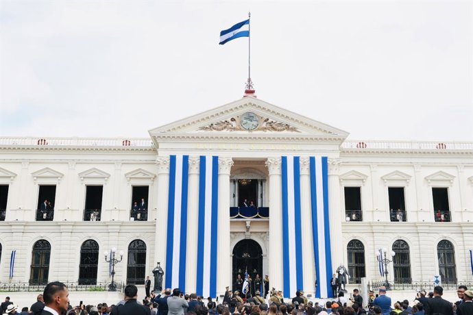 Archivo - El presidente electo de El Salvador, Nayib Bukele y la primera dama salvadoreña, Gabriela Rodríguez, en el Palacio Nacional, a 1 de junio de 2024, en El Salvador (San Salvador). Su Majestad el Rey ha viajado a San Salvador, acompañado por la sec