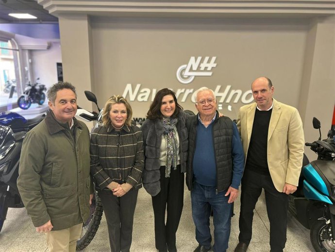 La consejera de Empleo, Empresa y Trabajo Autónomo, Rocío Blanco, ha mantenido una reunión con la Asociación Centro Histórico de Málaga en la que ha reiterado a su junta directiva el firme respaldo del Gobierno de Andalucía al pequeño comercio.