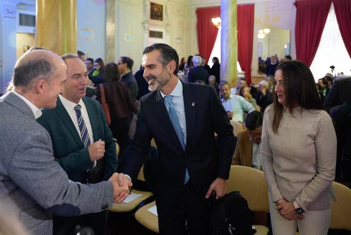 El consejero de Agricultura, Pesca, Agua y Desarrollo Rural de la Junta de Andalucía, Ramón Fernández-Pacheco, durante el acto del XXV aniversario de la Fundación Tecnova, celebrado en Almería.