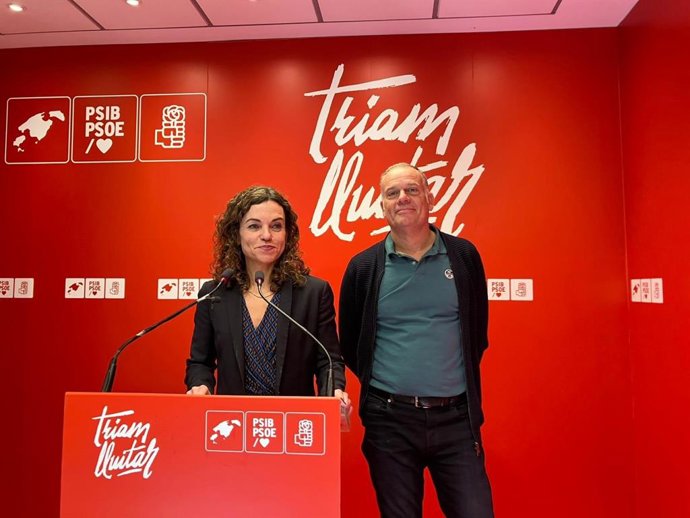 La vicesecretaria general del PSIB, Rosario Sánchez, y el diputado socialista en el Parlament Llorenç Pou.