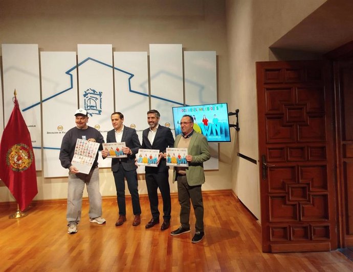 Conrado Íscar y Manuel velázquez en la pesentación de el Calendario Solidario 2026 de la Asociación Down Valladolid en el Palacio de Pimentel.