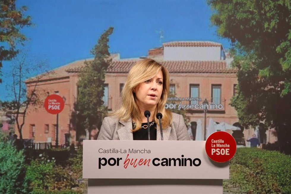 La portavoz del grupo socialista en las Cortes regionales, Ana Isabel Abengózar.
