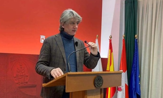 Martínez apuesta por un modelo que cubra "el coste real" de los servicios "que garantizan la igualdad de oportunidades".