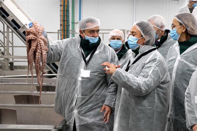 Visita de la consejera a la empresa palentina Merpacífico.