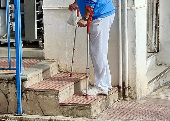 "Basta Con Pasear Por El Barrio Para Comprobar Que Existe Un Problema Serio En Materia De Accesibilidad, Tanto En Los Espacios Públicos Como En Los Accesos A Los Edificios", Ha Dicho El Portavoz De Con Málaga, Nicolás Sguiglia.